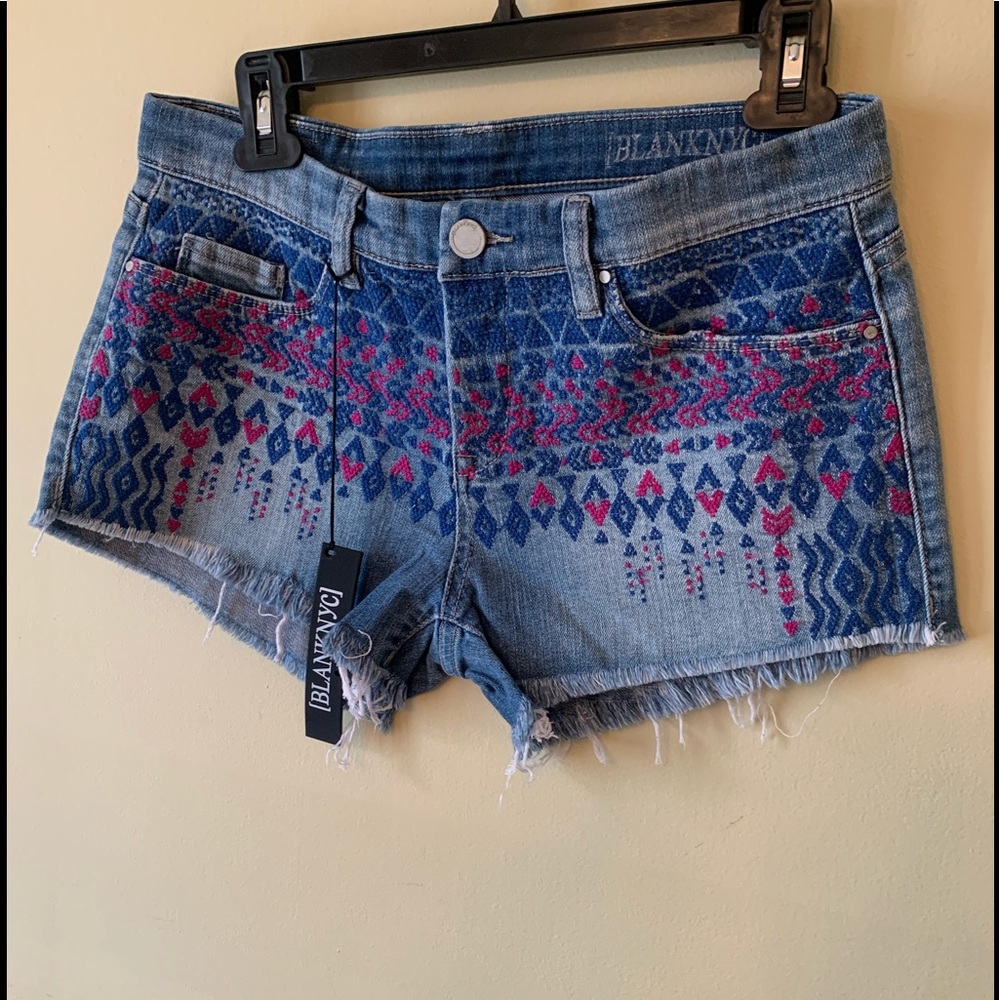 [BLANKNYC] Little Queenie Frayed Edge Semi-Shorts